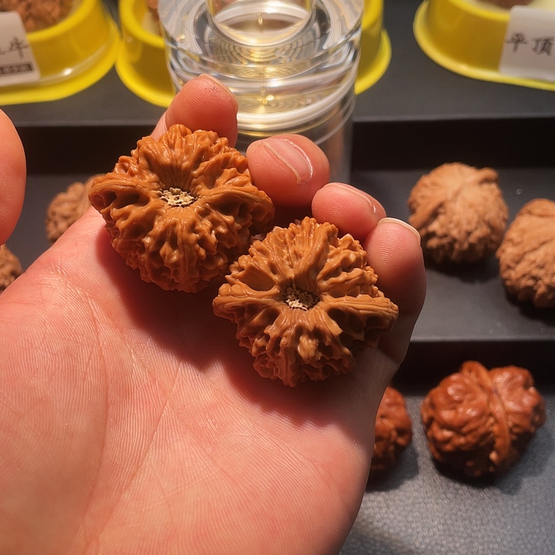 哈***了文玩核桃吊坠龙门涧