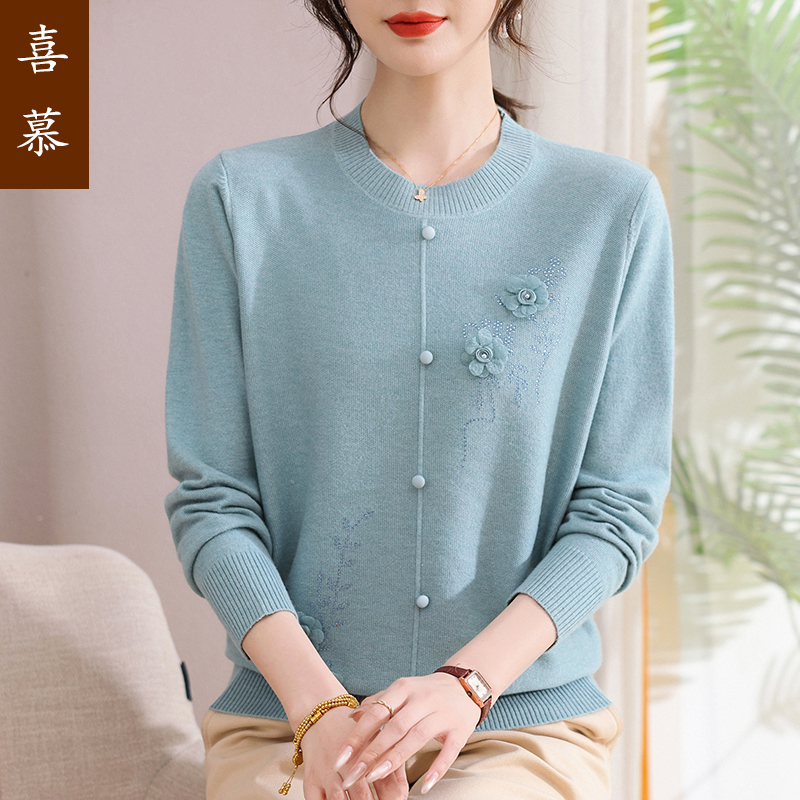 妈妈秋装新款绣花针织上衣中老年女装春秋毛衣宽松大码长袖打底衫