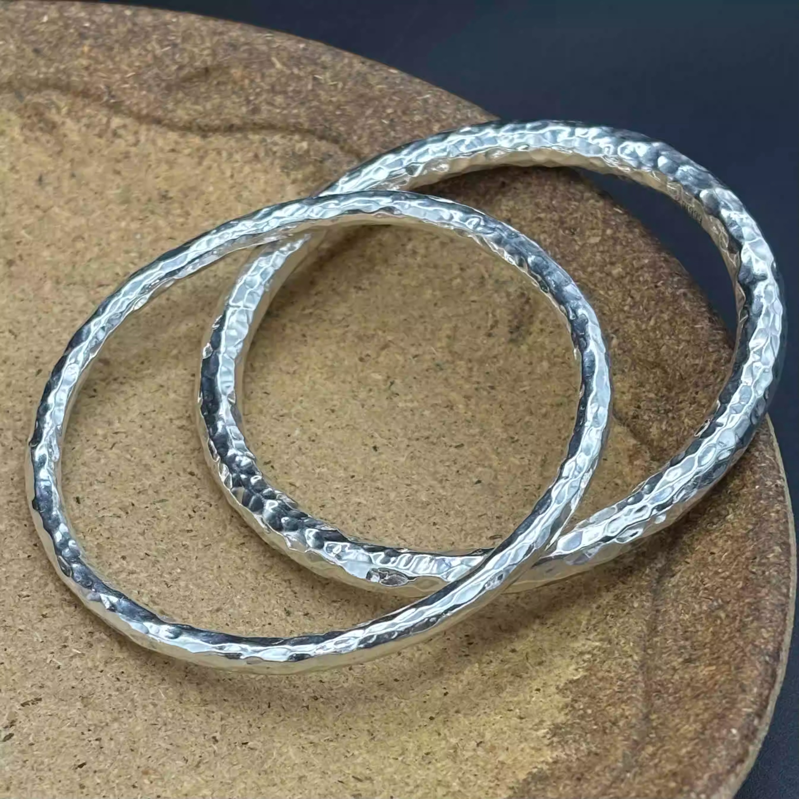 足银手镯 2025新款锤纹圆条银手镯999纯银实心男女纯银镯手工定制