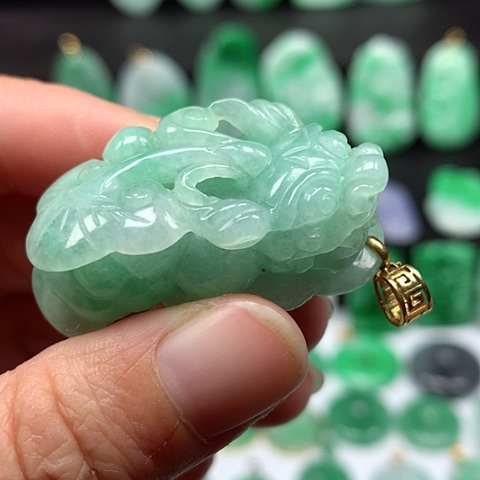 翡翠吊坠(不含链)18K金镶嵌