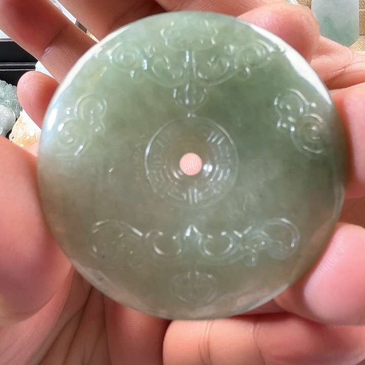 翡翠未镶嵌颈饰平安扣