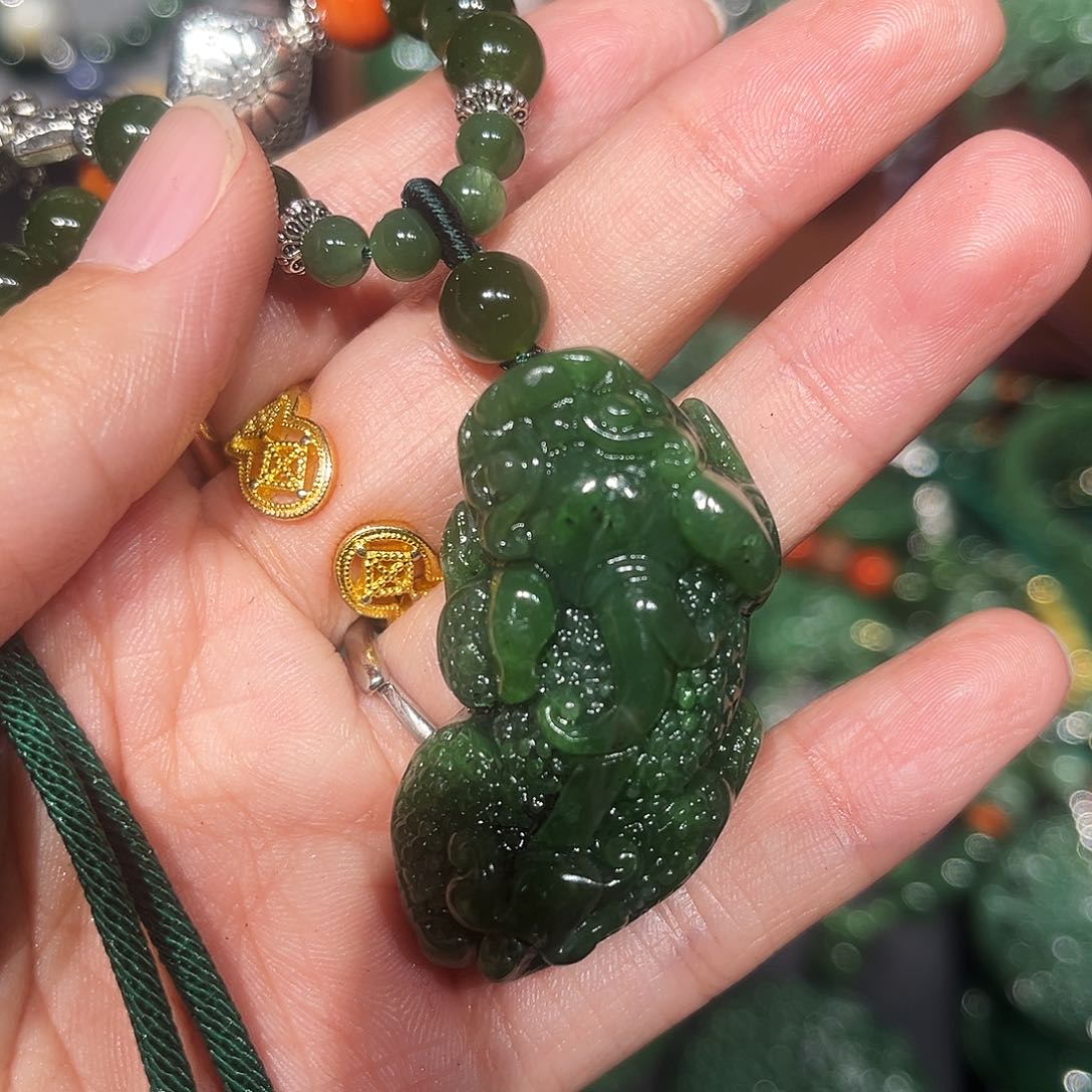 颈饰未镶嵌和田玉（糖玉）