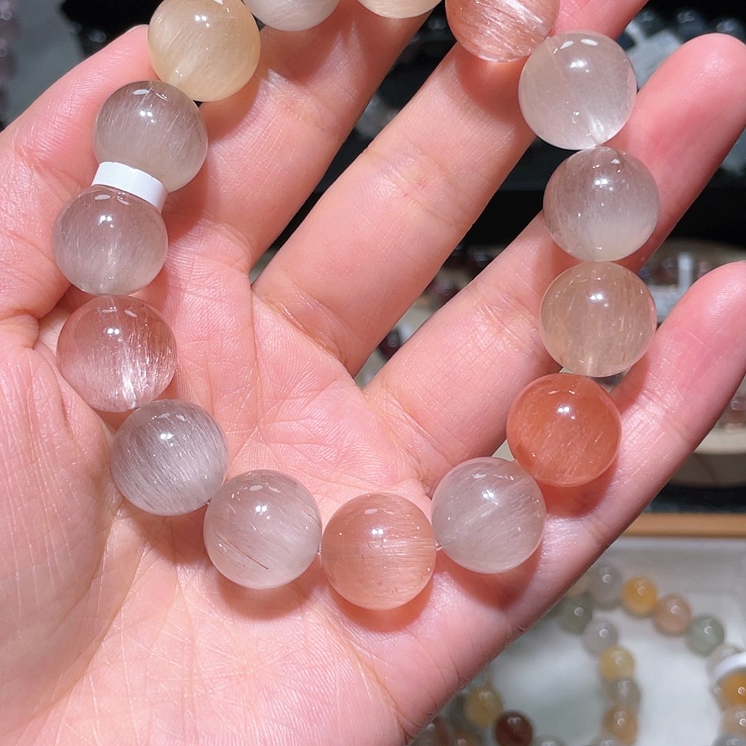 水晶手链未镶嵌团****?兔毛手链，晶体通透