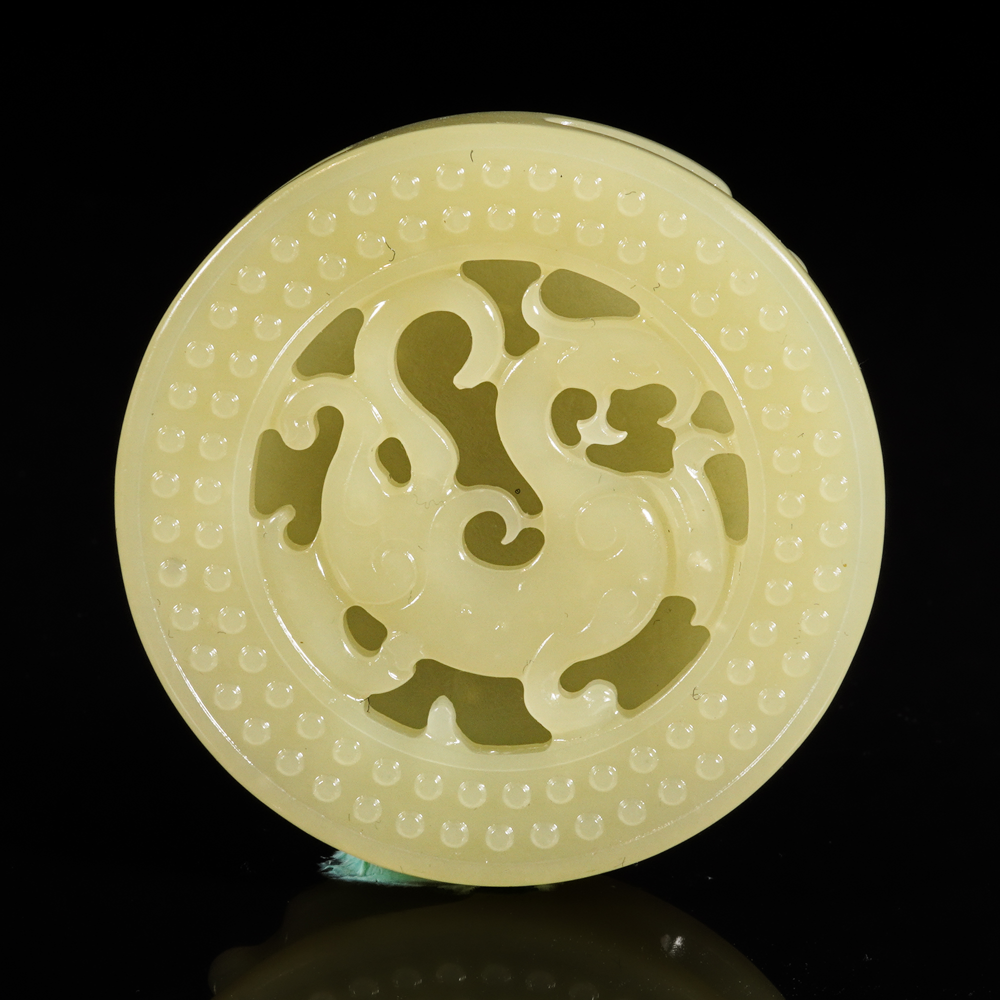 LOT.031和田黄玉巧雕龙纹带扣/X2645