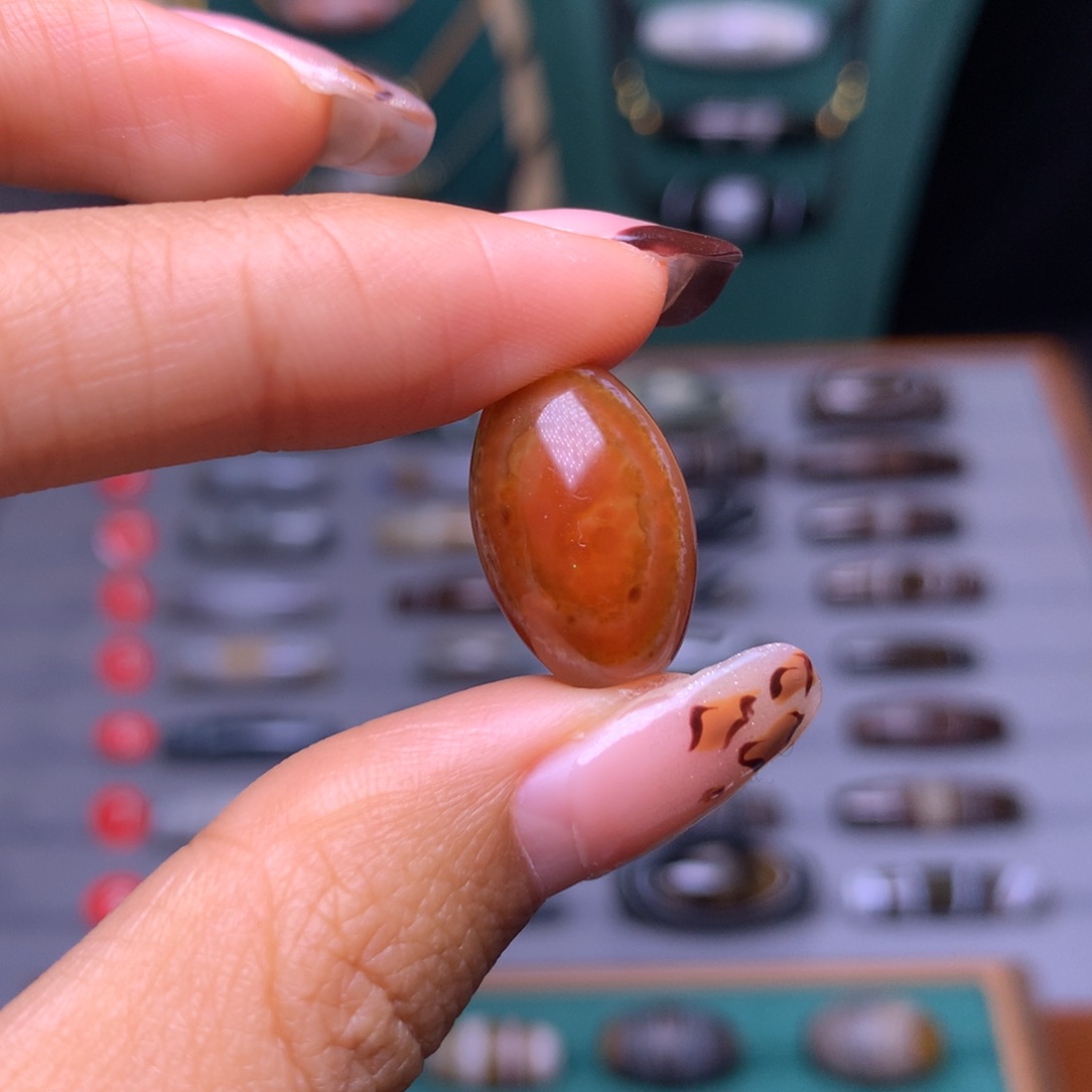 未镶嵌颈饰玛瑙/玉髓猗*座