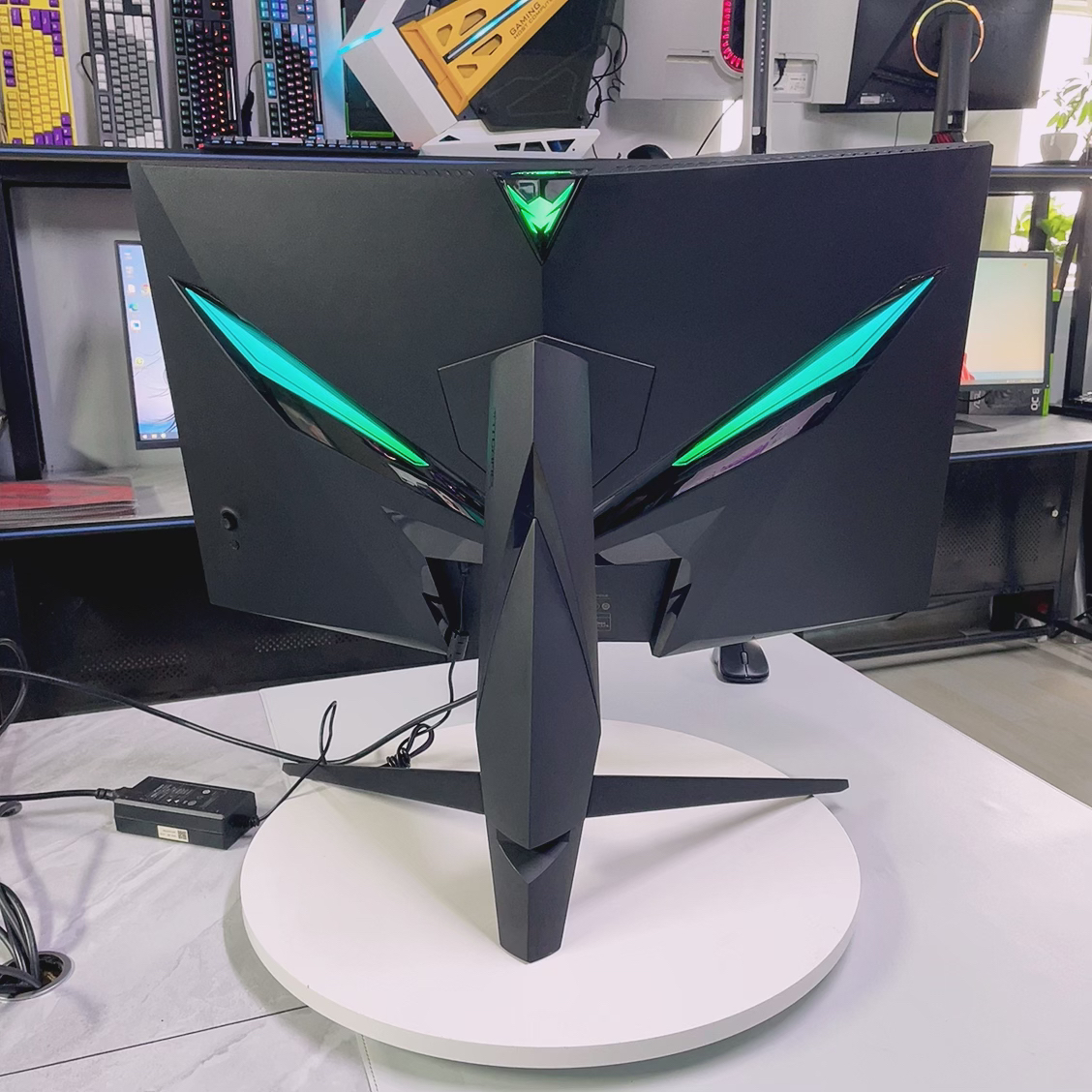 9新 蚂蚁电竞 【23年产在保】32寸曲面2K 170Hz二手显示器ANT32VQC