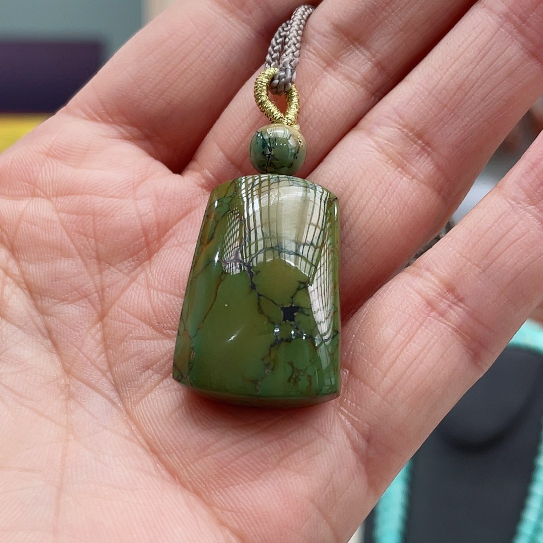 绿松石颈饰未镶嵌