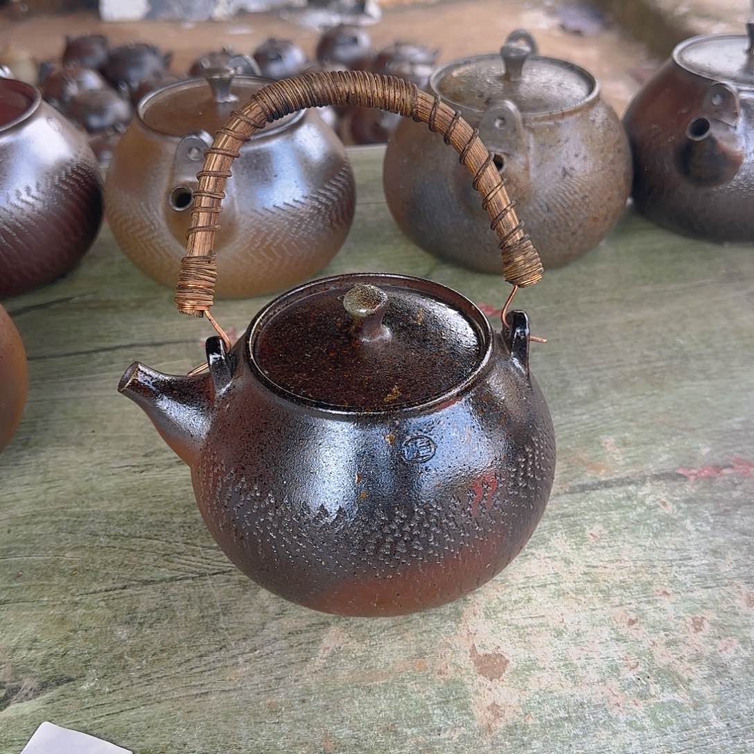 玖**岭龙窑柴烧提梁壶（微瑕）