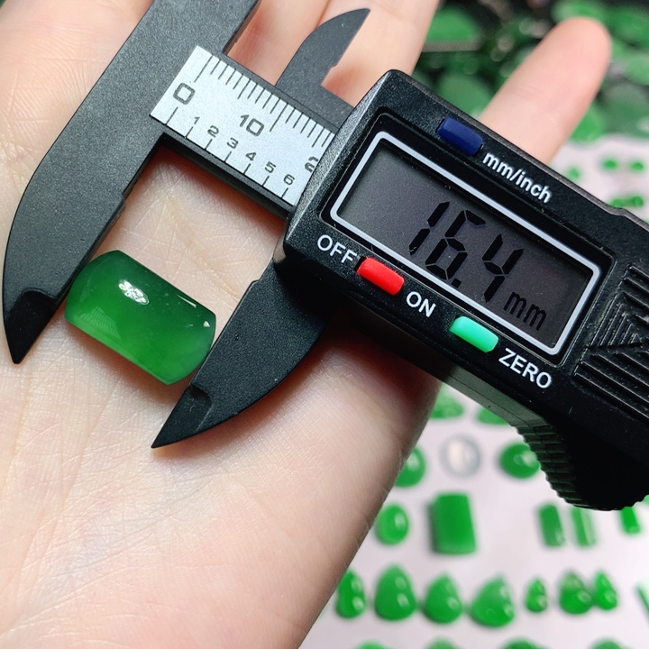 一***～翡翠未镶嵌颈饰16.4*9.5*4.9