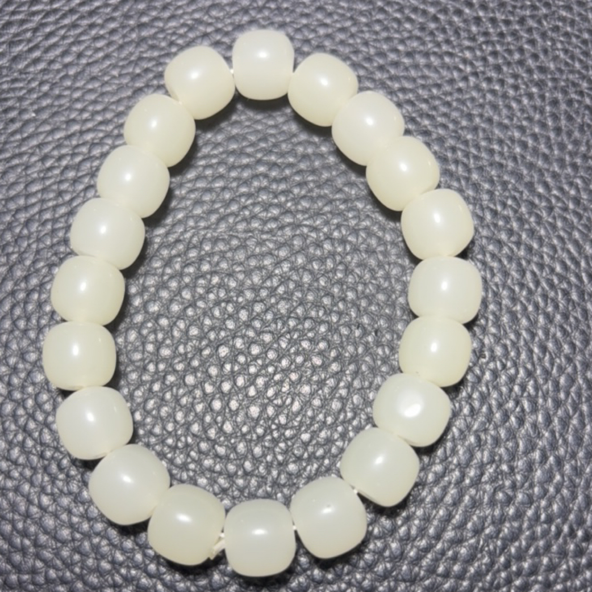 精品和田玉老型珠手串