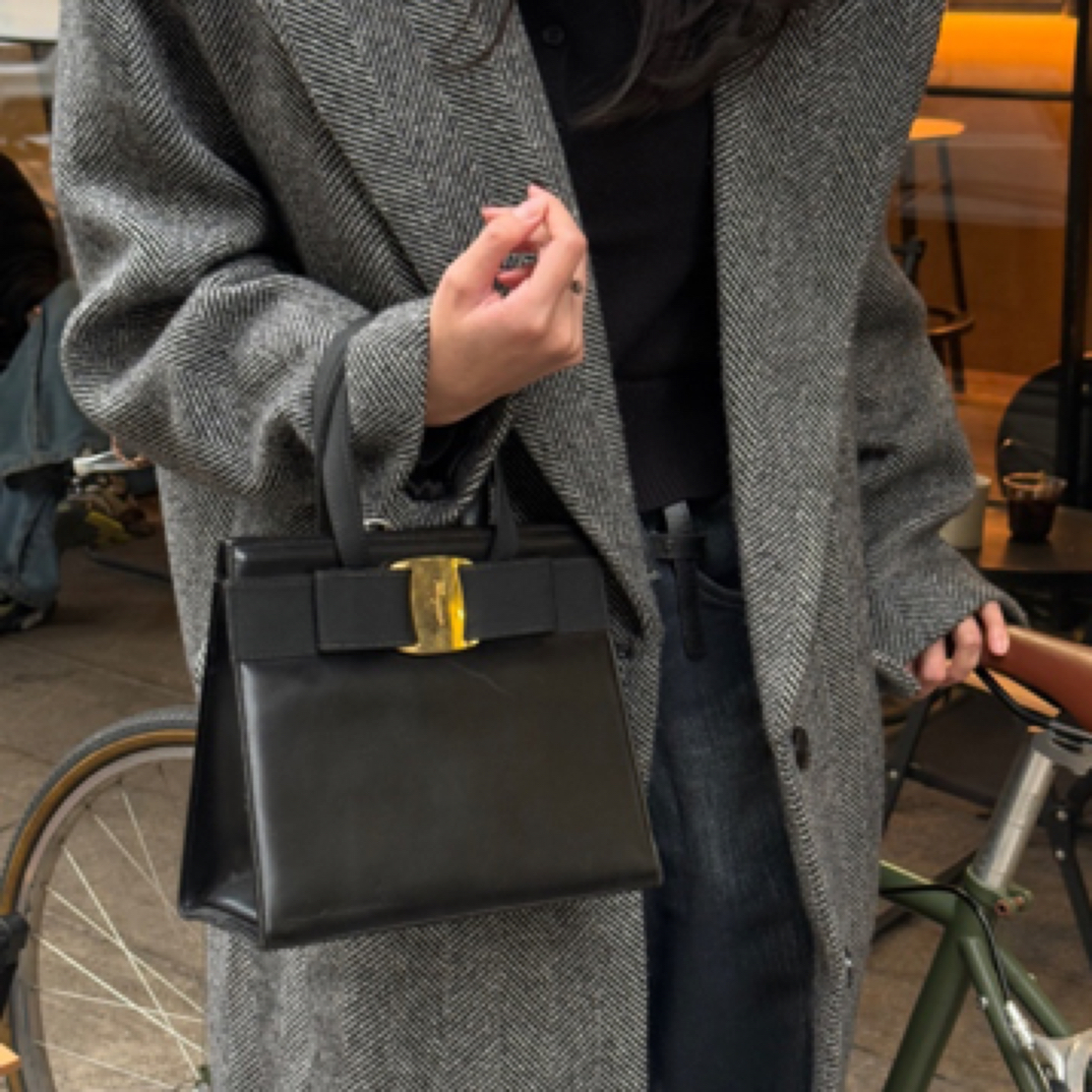 95新 FERRAGAMO/菲拉格慕 菲拉格慕黑金手提凯莉