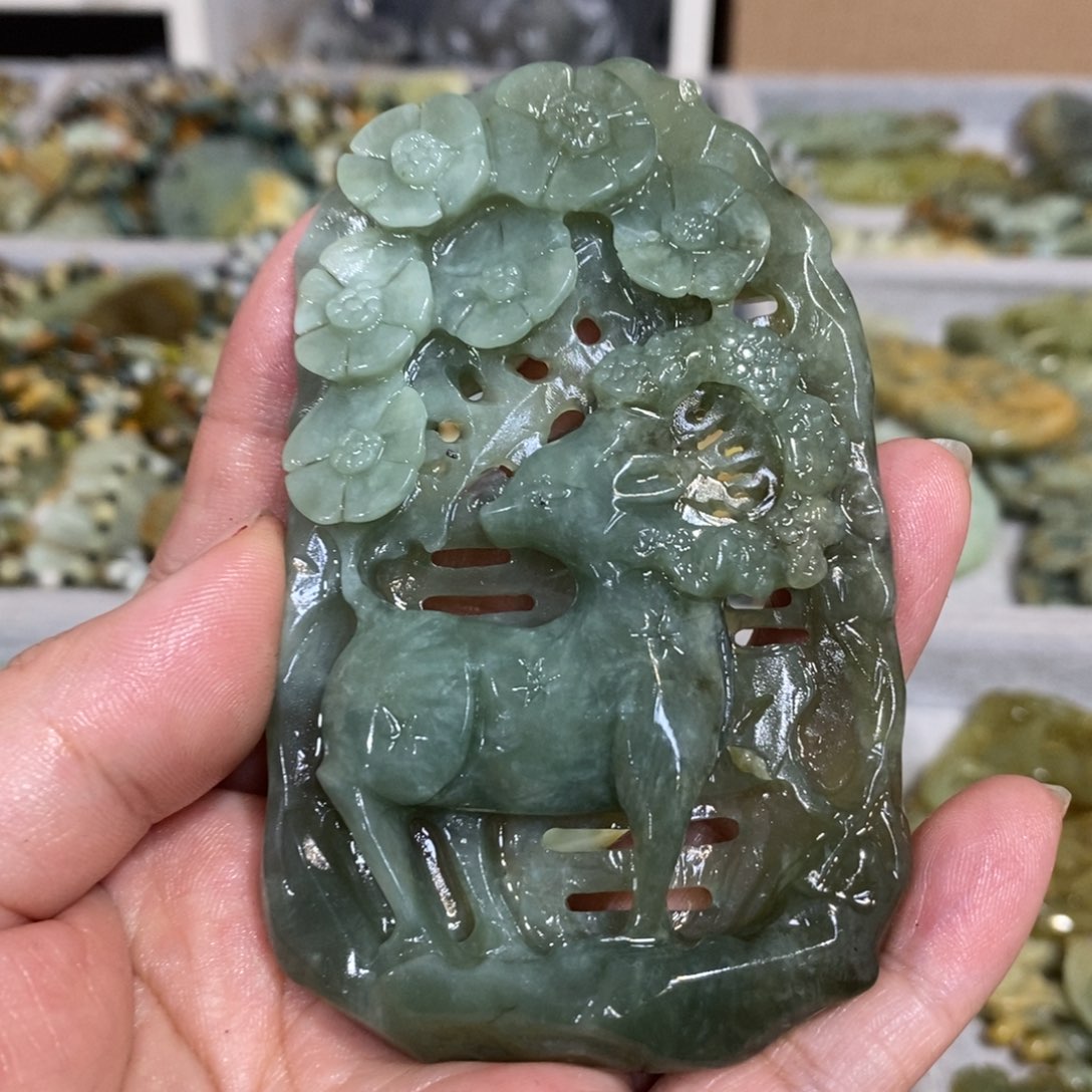 蛇纹石玉颈饰未镶嵌