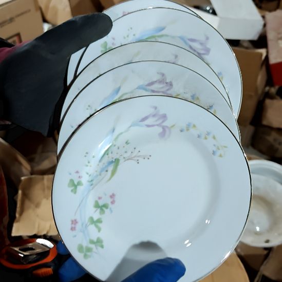 瓷片陶瓷盘子碗啥都有