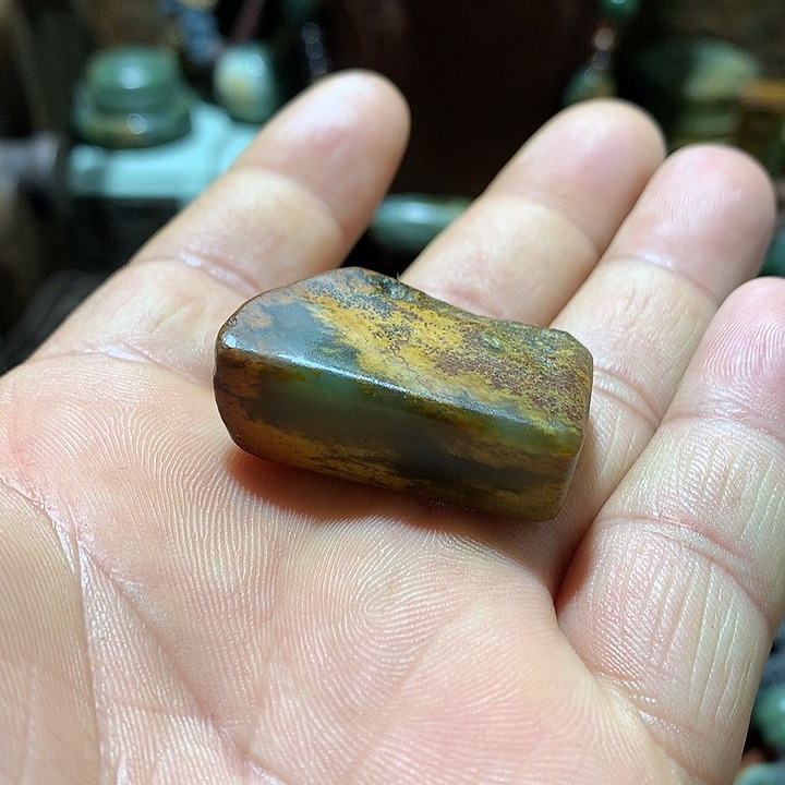 未镶嵌岫岩河磨玉（透闪石质玉）挂件