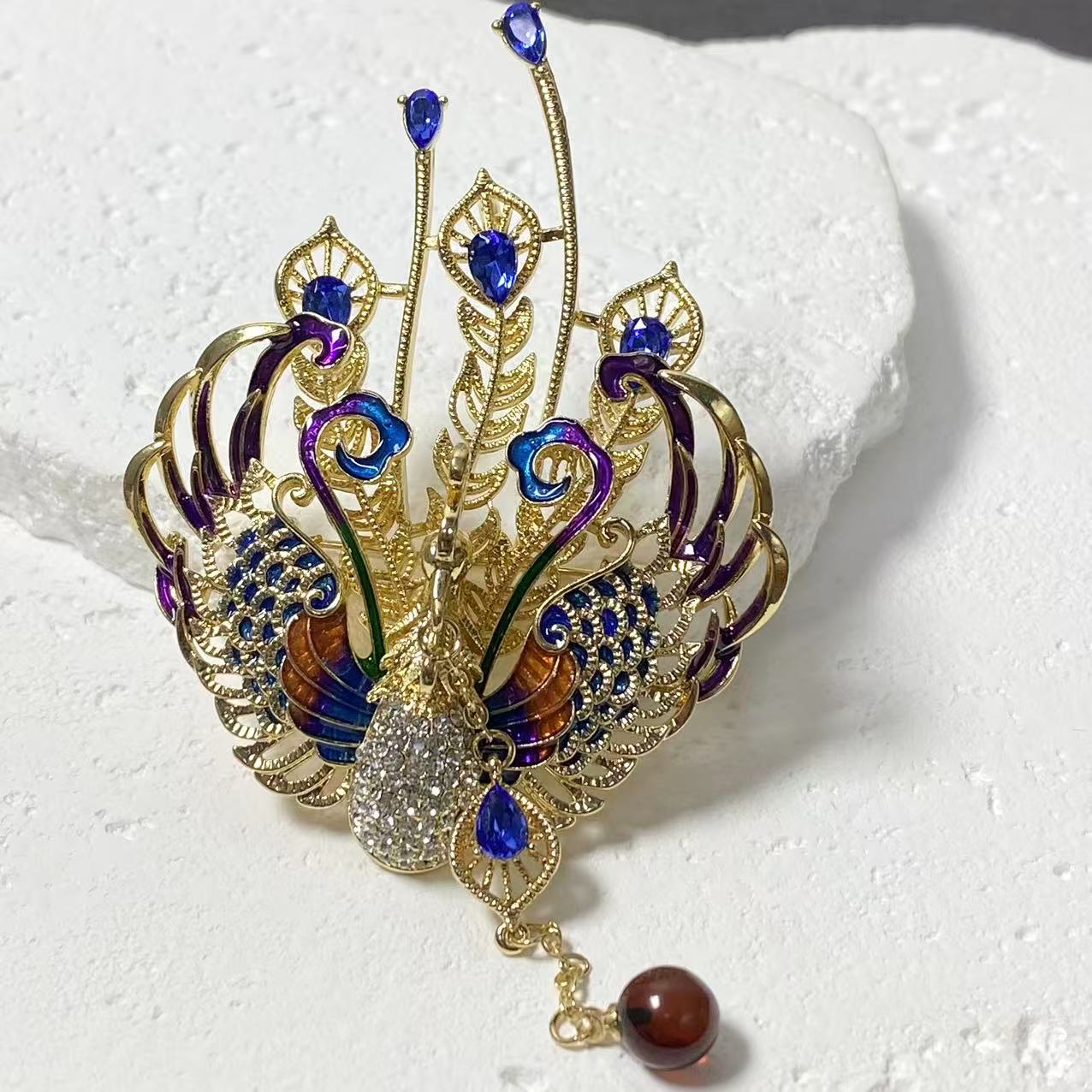 【亿轩珠宝】BZ012506红蓝珀圆珠孔雀胸针