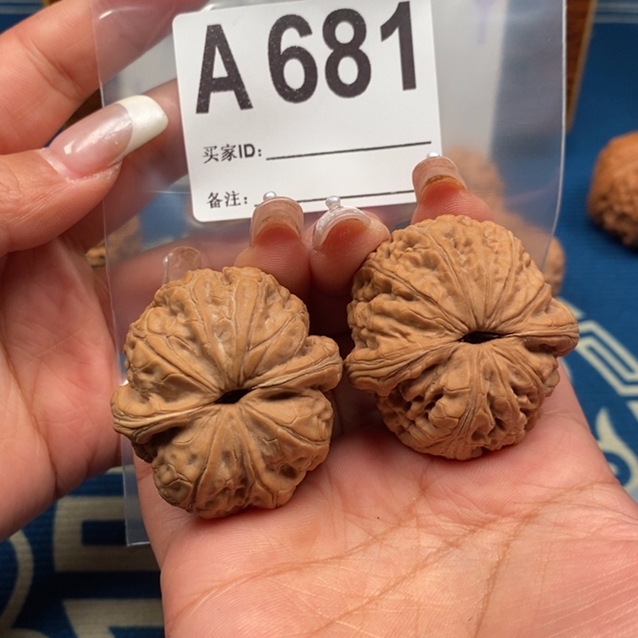 文玩核桃吊坠全品元宝42A681