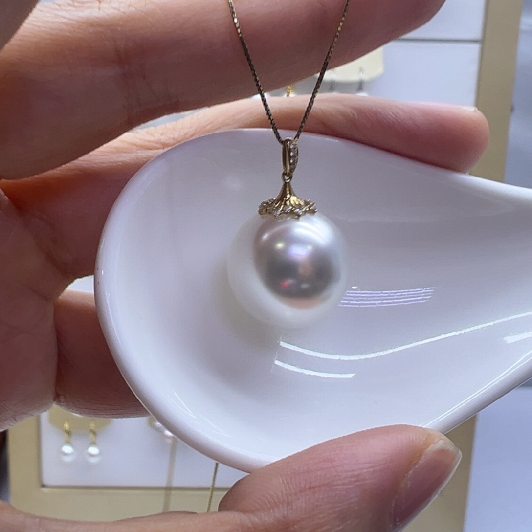 淡水珍珠18K金镶嵌颈饰