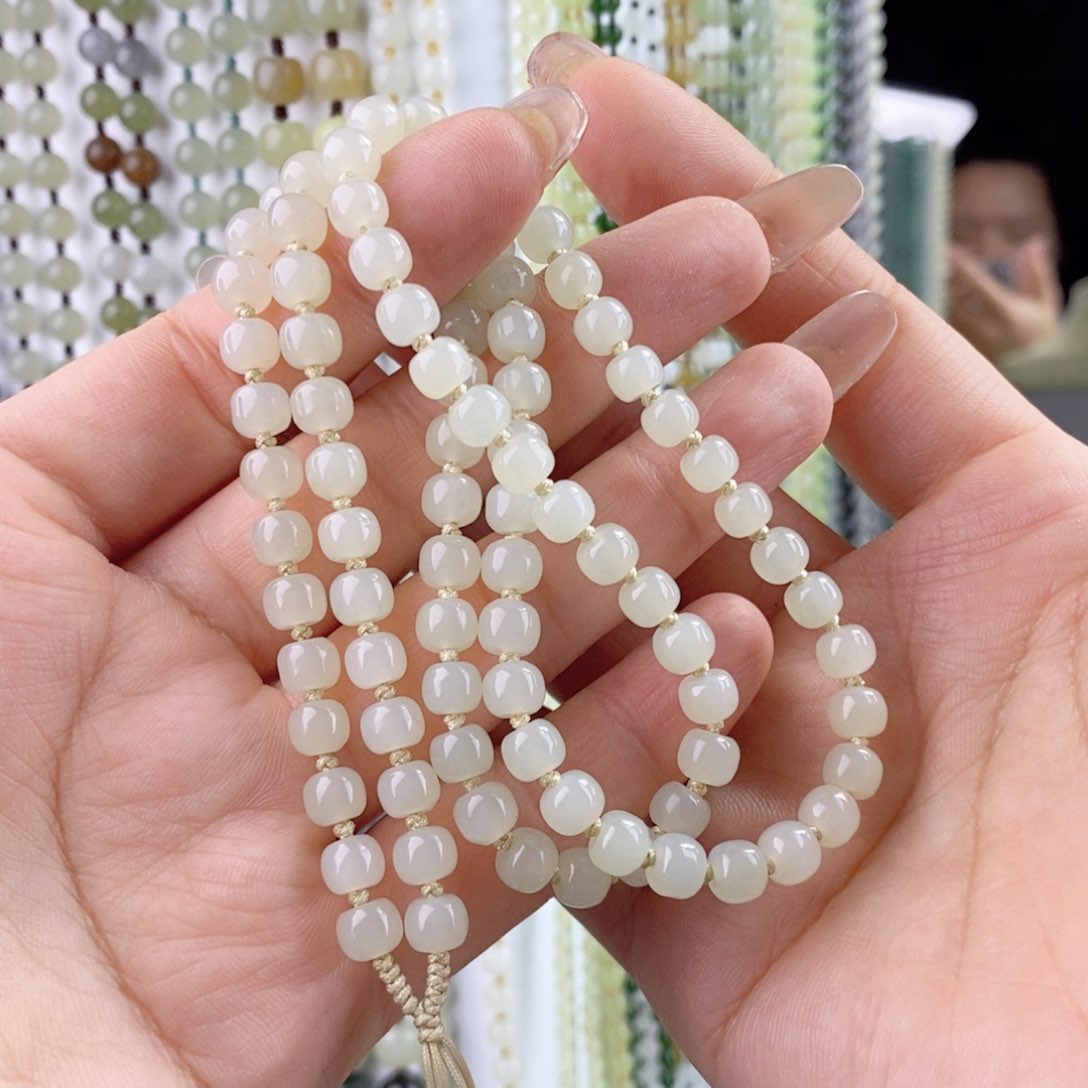 和田玉颈饰未镶嵌C**。