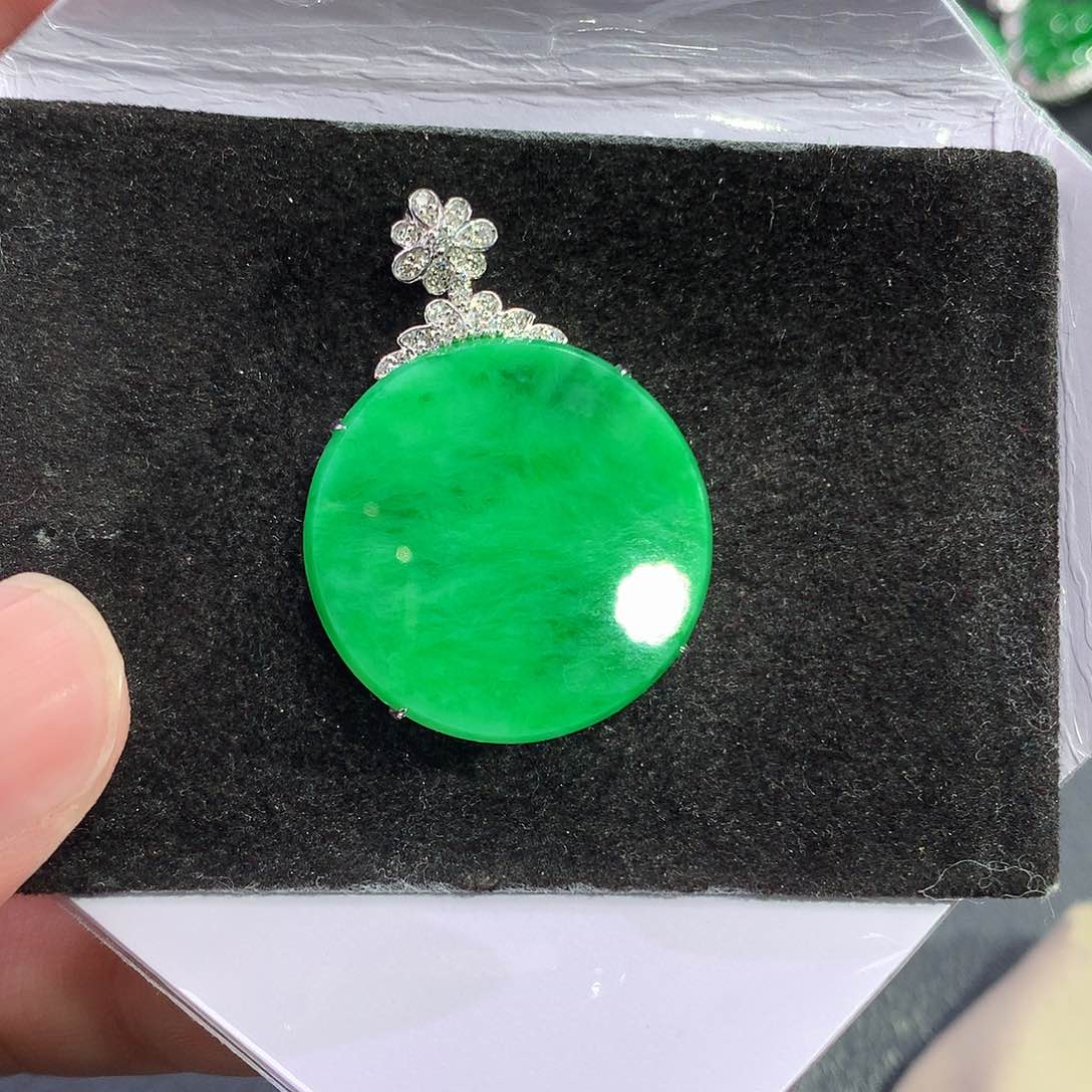 翡翠吊坠(赠链)18K金镶嵌