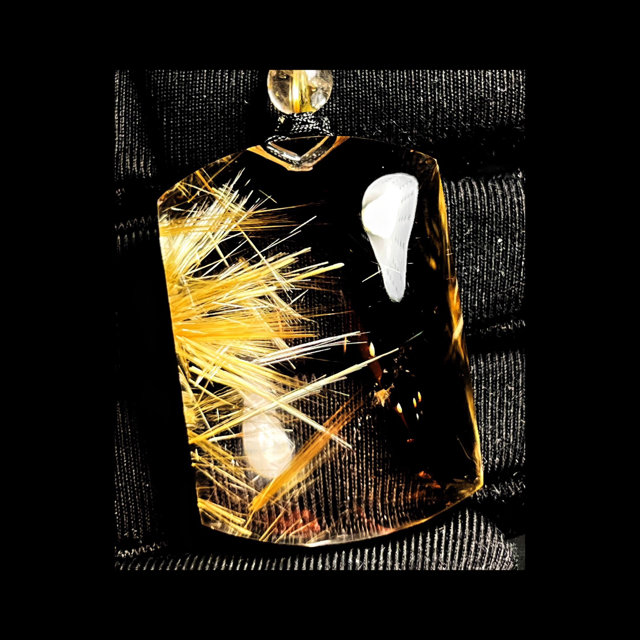 纯天然水晶金发晶发晶花平安无事牌吊坠 尺寸37*26*13mm重25.4克