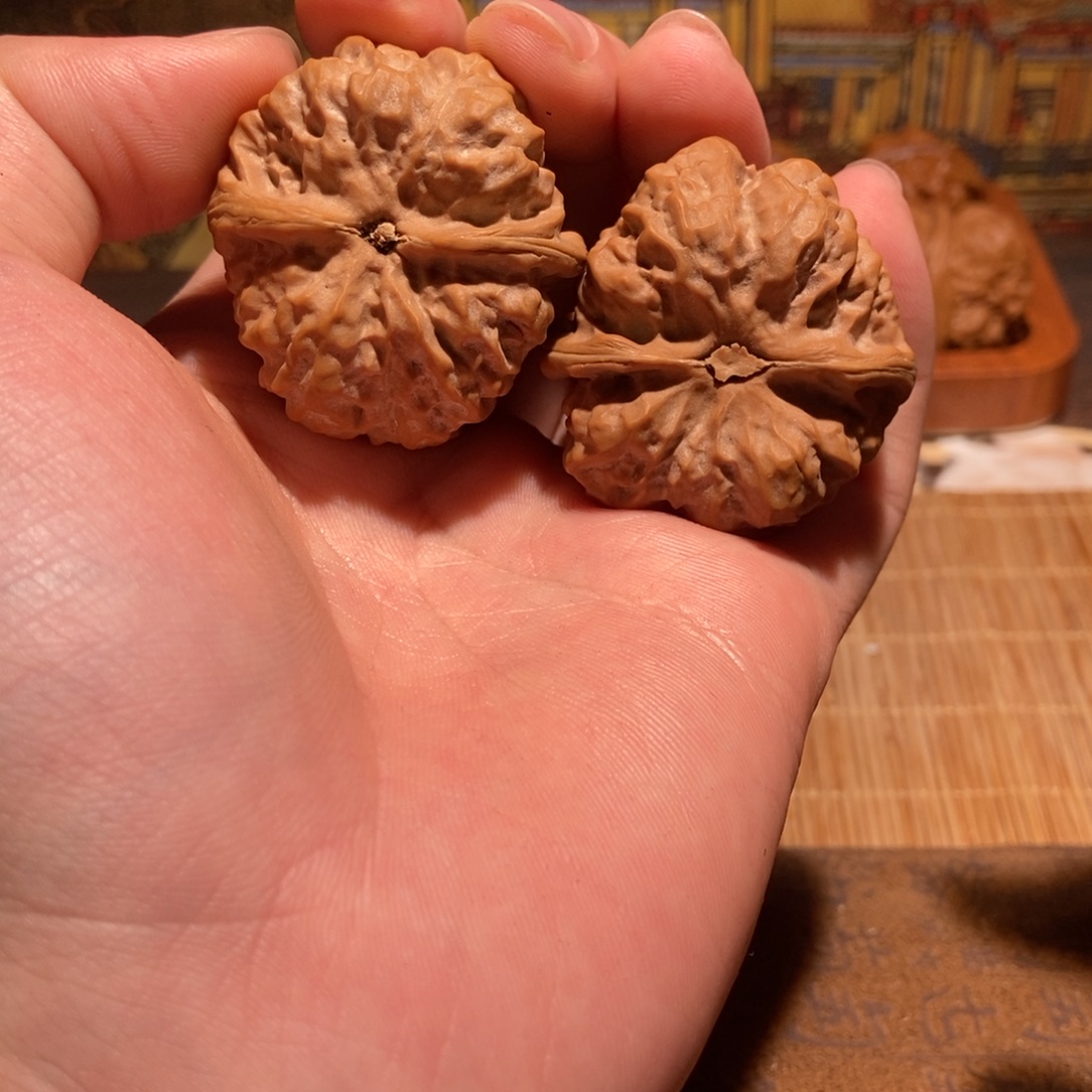 晓***隆大叶紫檀（黑酸枝木类）蛤蟆头D16