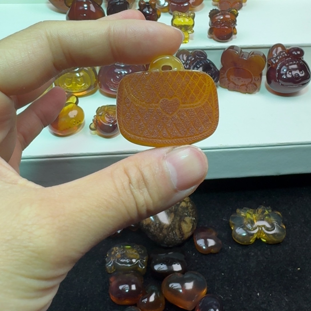 琥珀颈饰未镶嵌琥珀