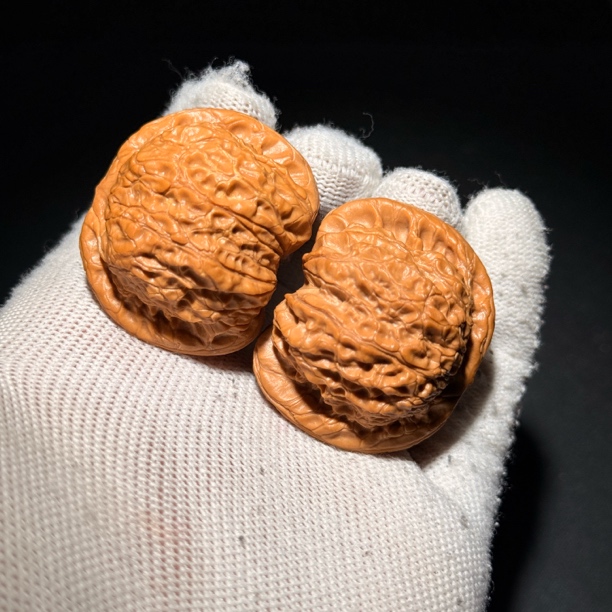 952红皮打底款平谷血麒麟文玩核桃实物拍摄尺寸:边36肚39高32