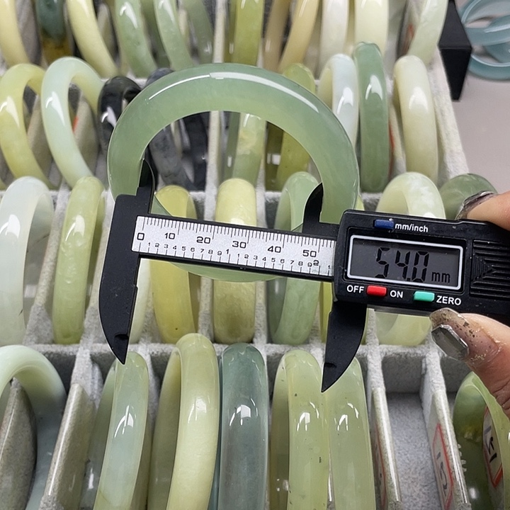 蛇纹石玉未镶嵌手镯152