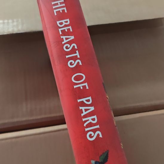 红色封面，巴黎野兽。
