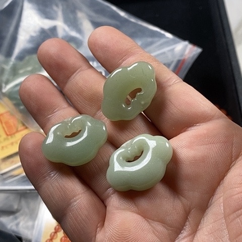 石英质玉颈饰未镶嵌