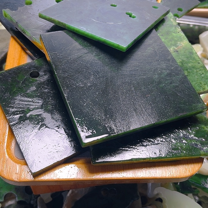 咪***)和田玉（糖玉）未镶嵌颈饰