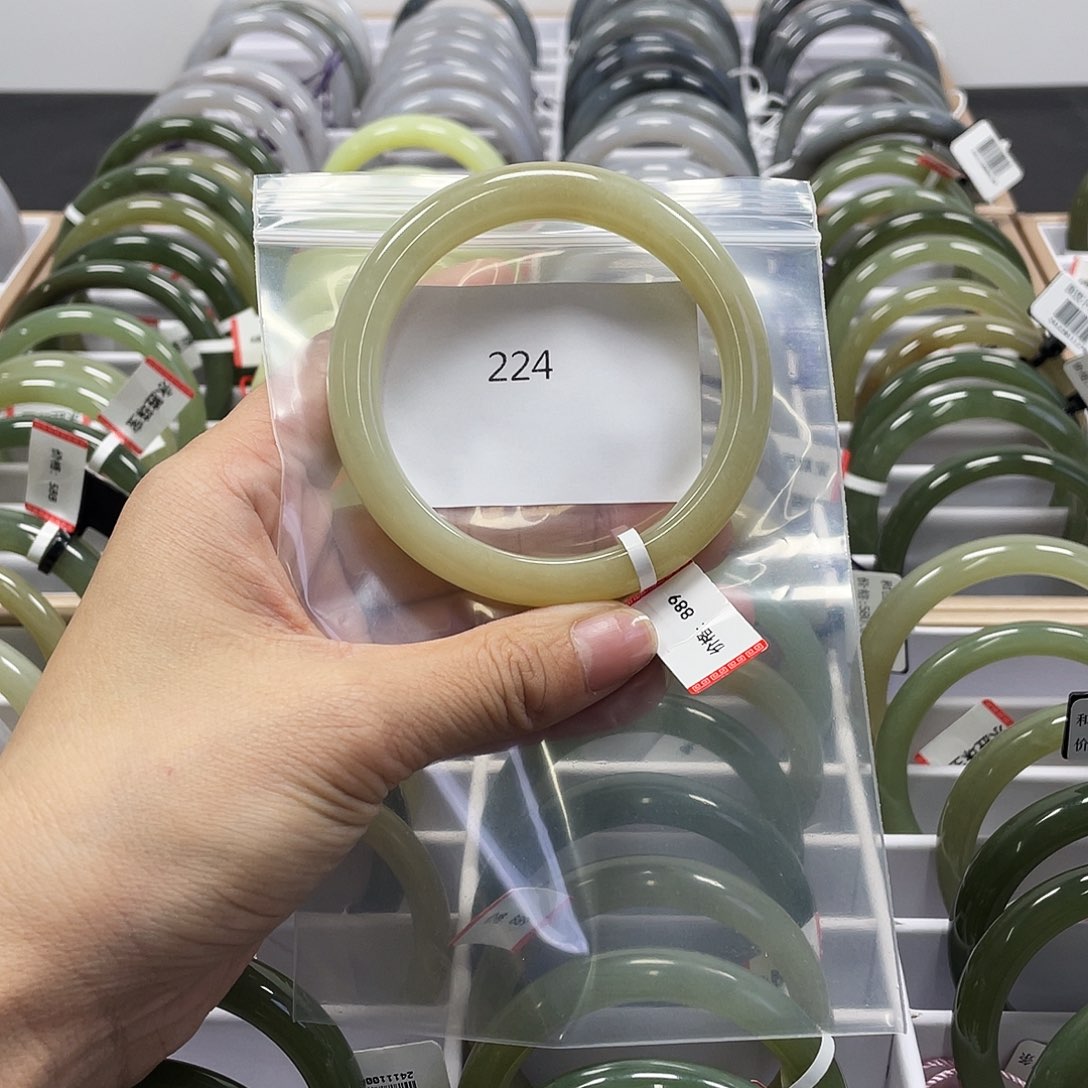 和田玉（糖玉）手镯未镶嵌224圈口59