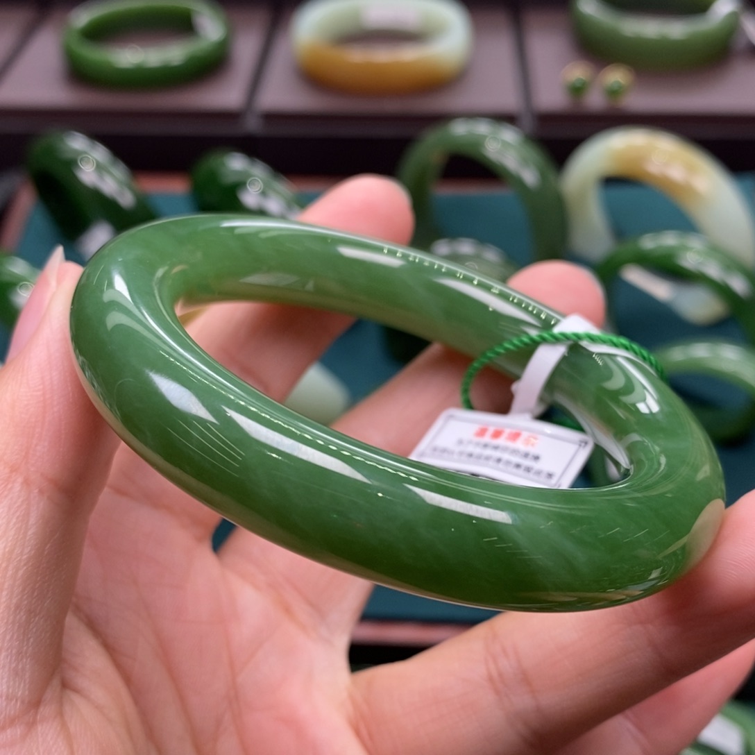 和田玉（碧玉）未镶嵌手镯