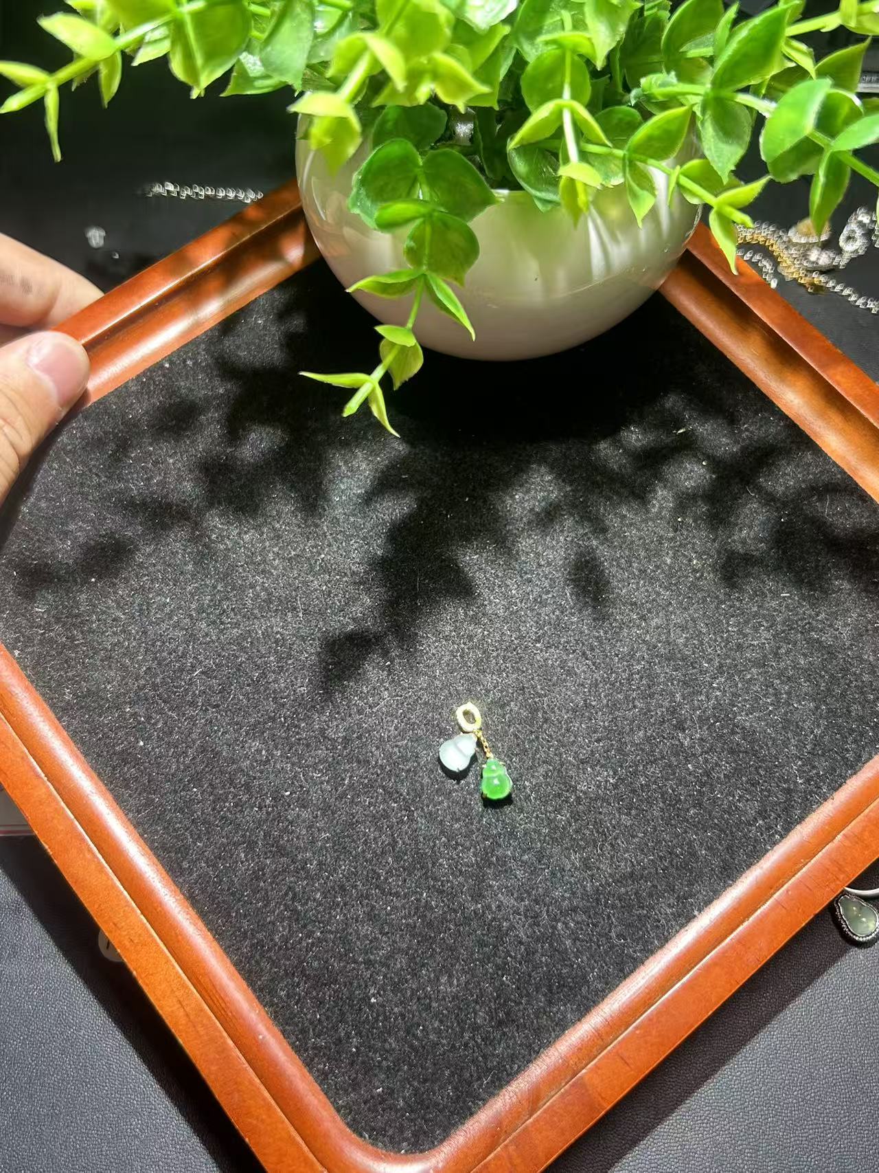 A货翡翠双葫芦银镶吊坠