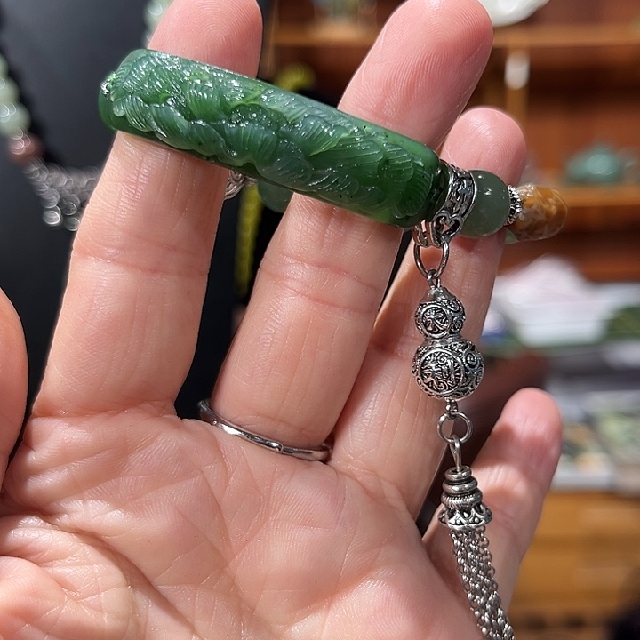 颈饰未镶嵌和田玉