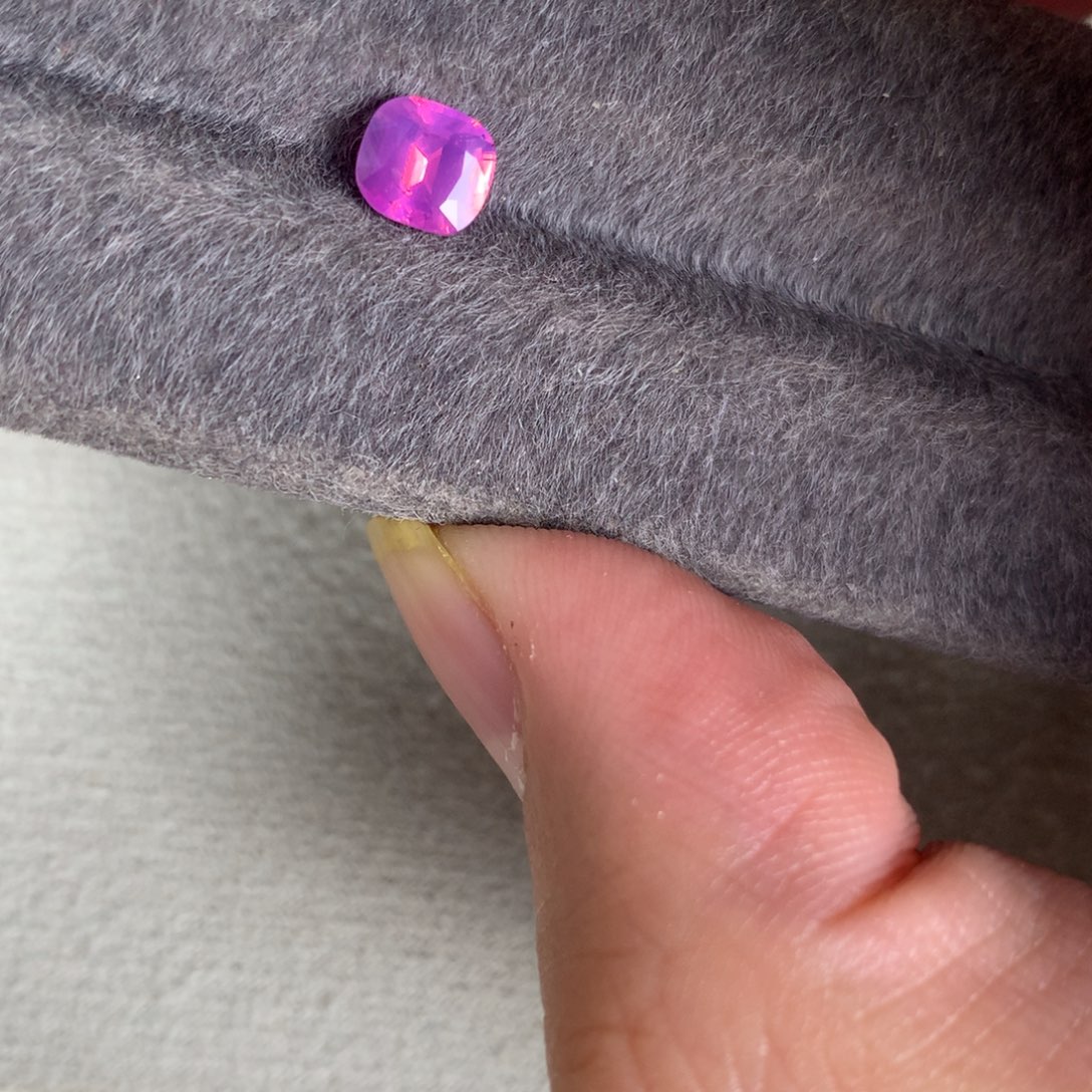 蓝宝石裸石1.03 无烧 梦幻色