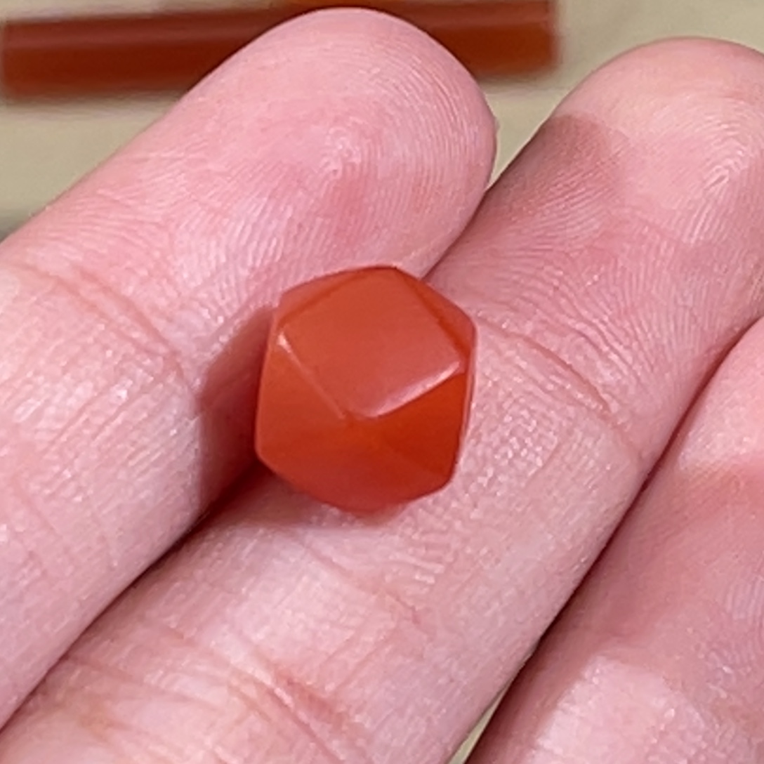 南红玛瑙未镶嵌八棱珠8.1mm左右不退换