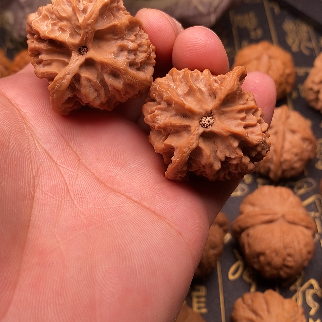 吊坠桃核哈***哈苹果园狮子头