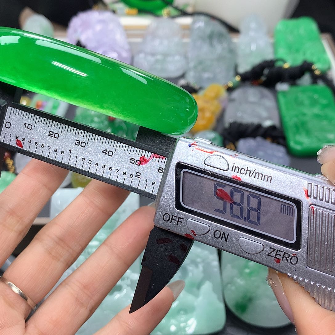 翡翠吊坠(赠链)未镶嵌