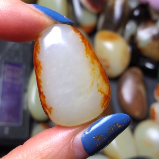 和田玉（翠青玉）未镶嵌珠宝奇石