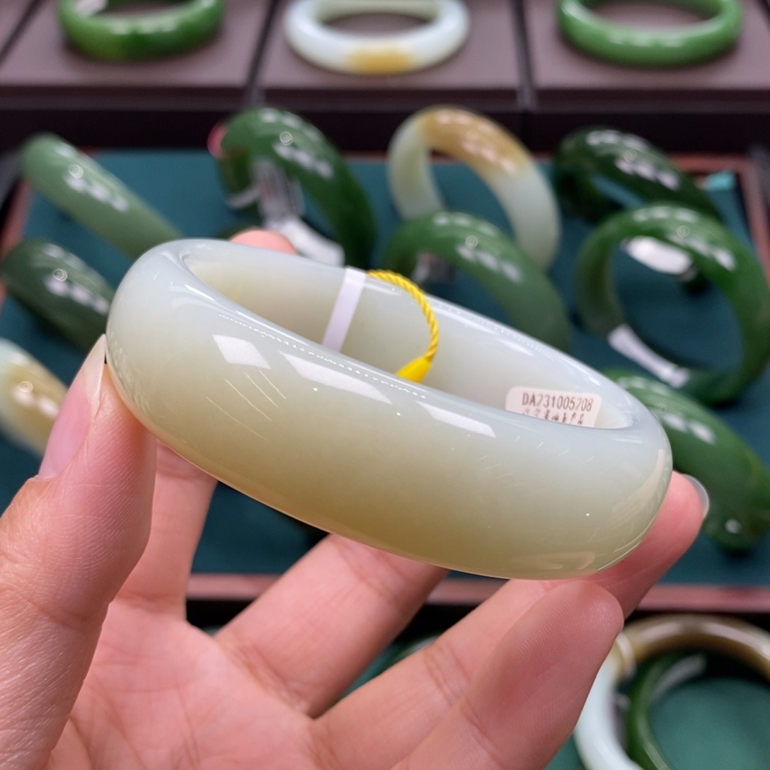 和田玉（糖玉）未镶嵌手镯