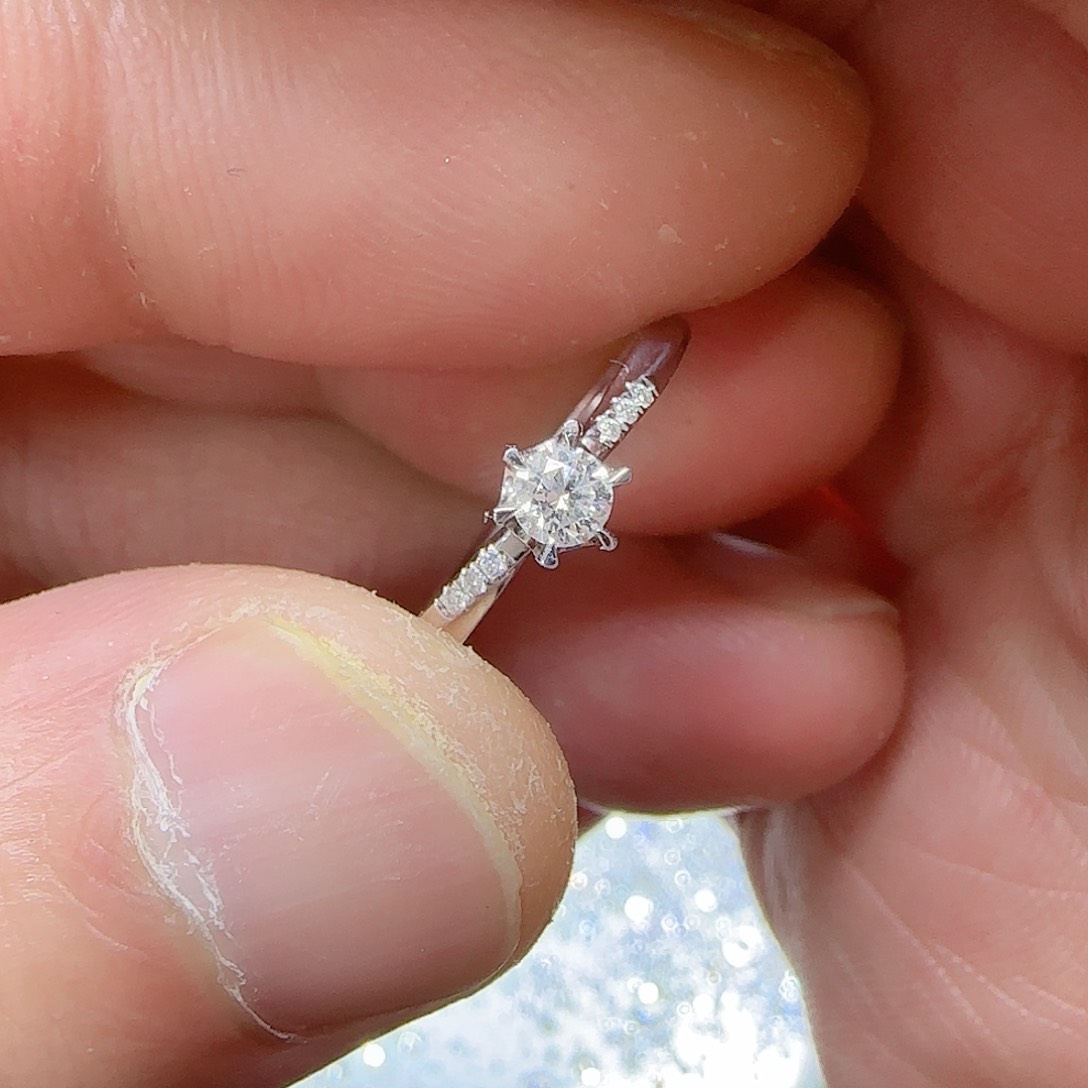 钻石戒指/指环18K金镶嵌