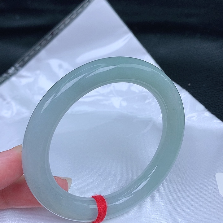 未镶嵌手镯（圆镯）翡翠天然