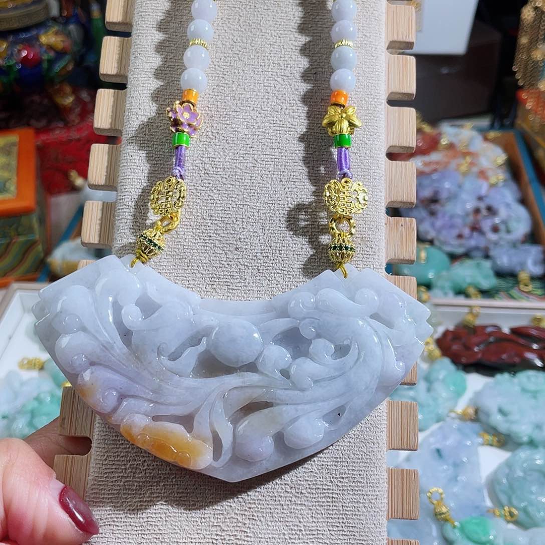 翡翠颈饰未镶嵌老料弯弯