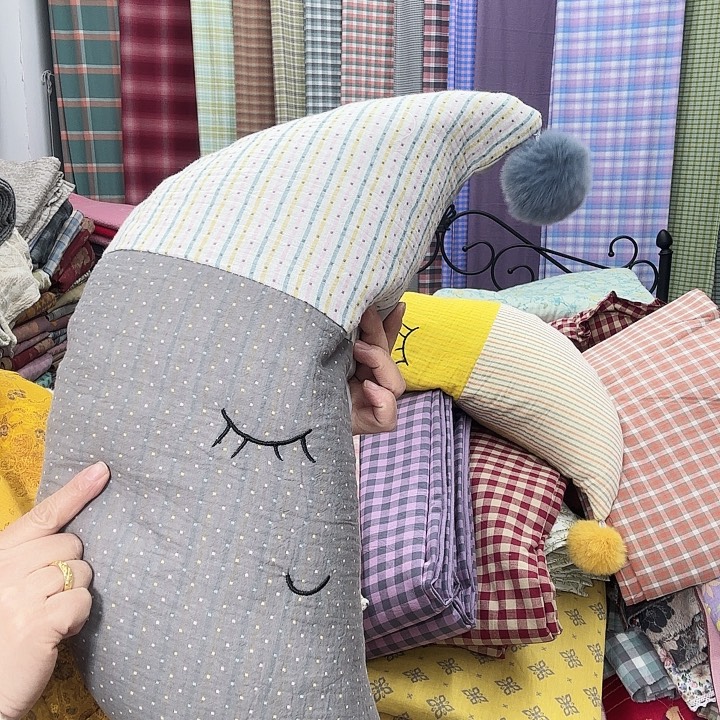 棉灰色月亮枕颈椎枕