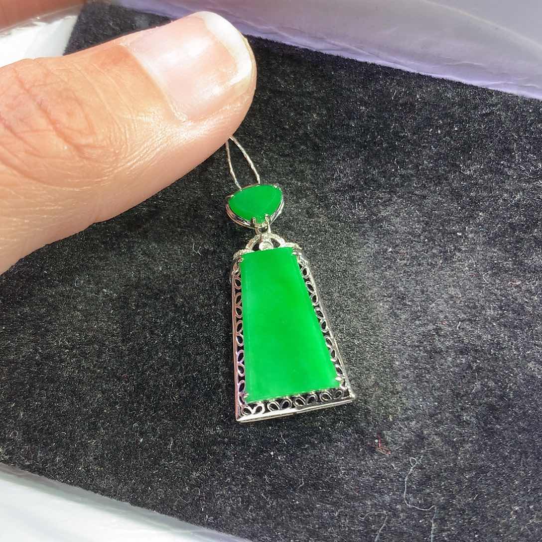 翡翠吊坠(赠链)18K金镶嵌