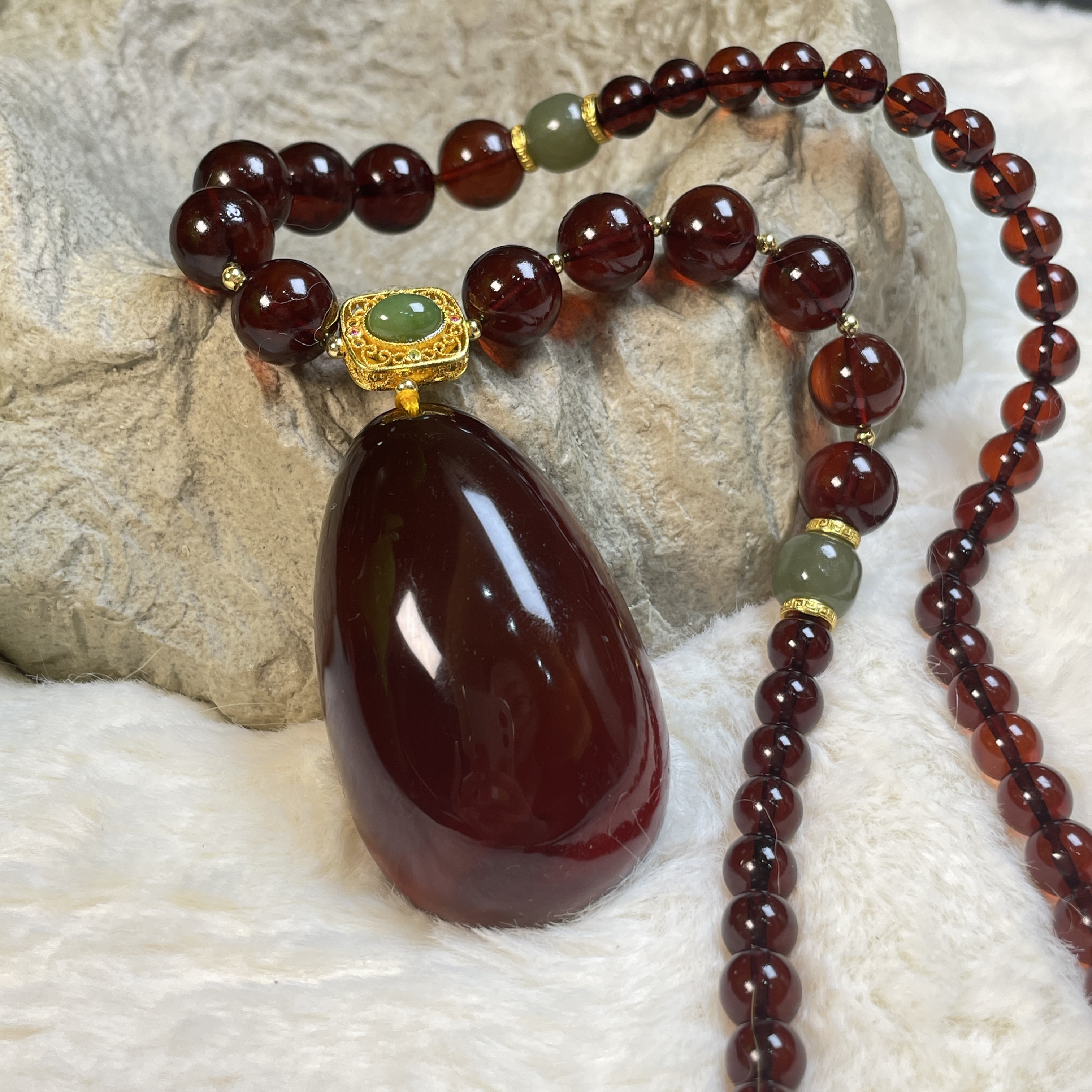 天然缅甸血珀大水滴吊坠项链毛衣链套链轻奢豪华百搭时尚潮流