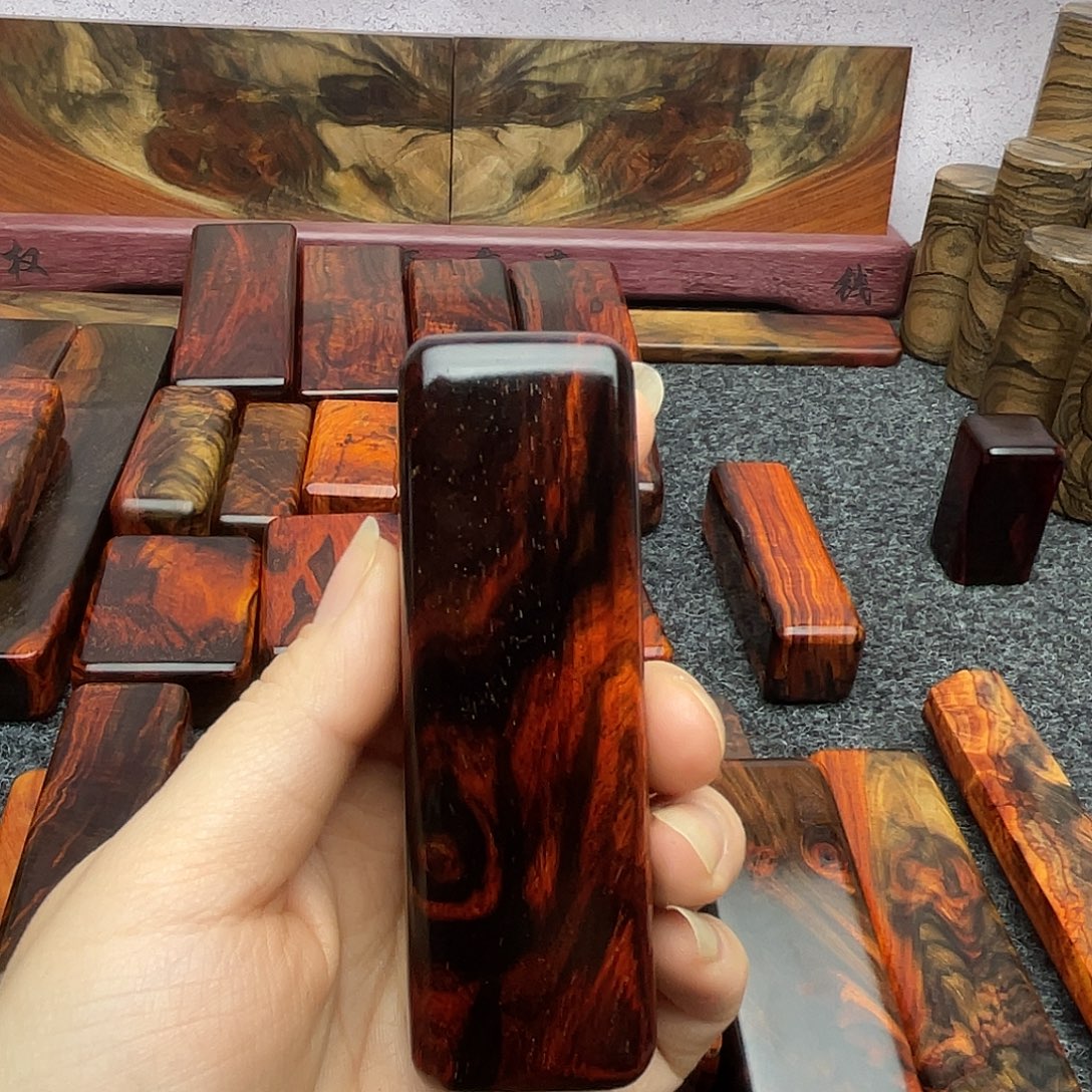 看***海交趾黄檀（大红酸枝）