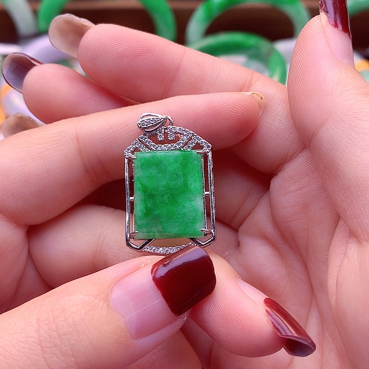 翡翠颈饰银S925镶嵌翡翠