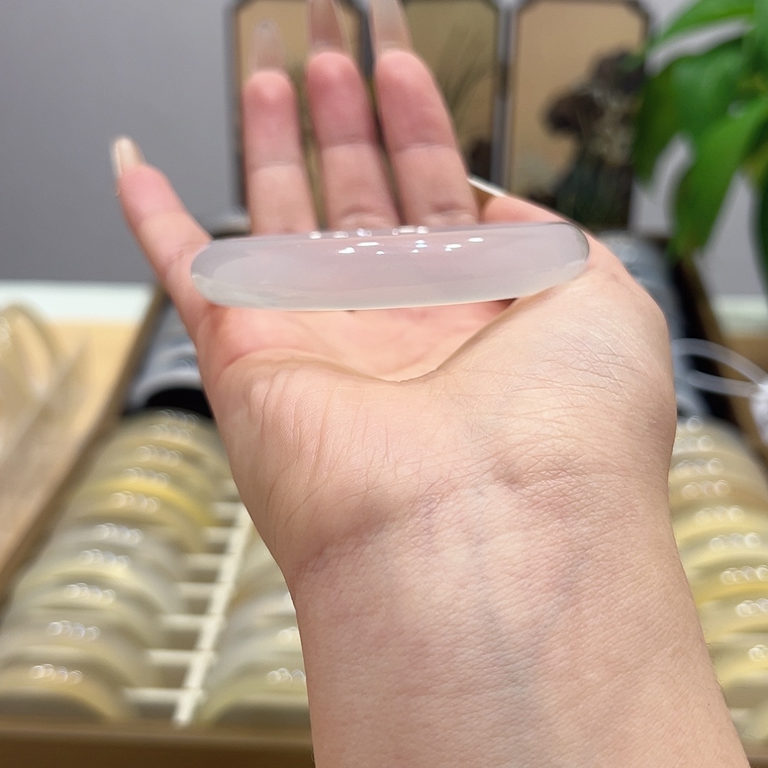 哈***姐玛瑙/玉髓未镶嵌手镯